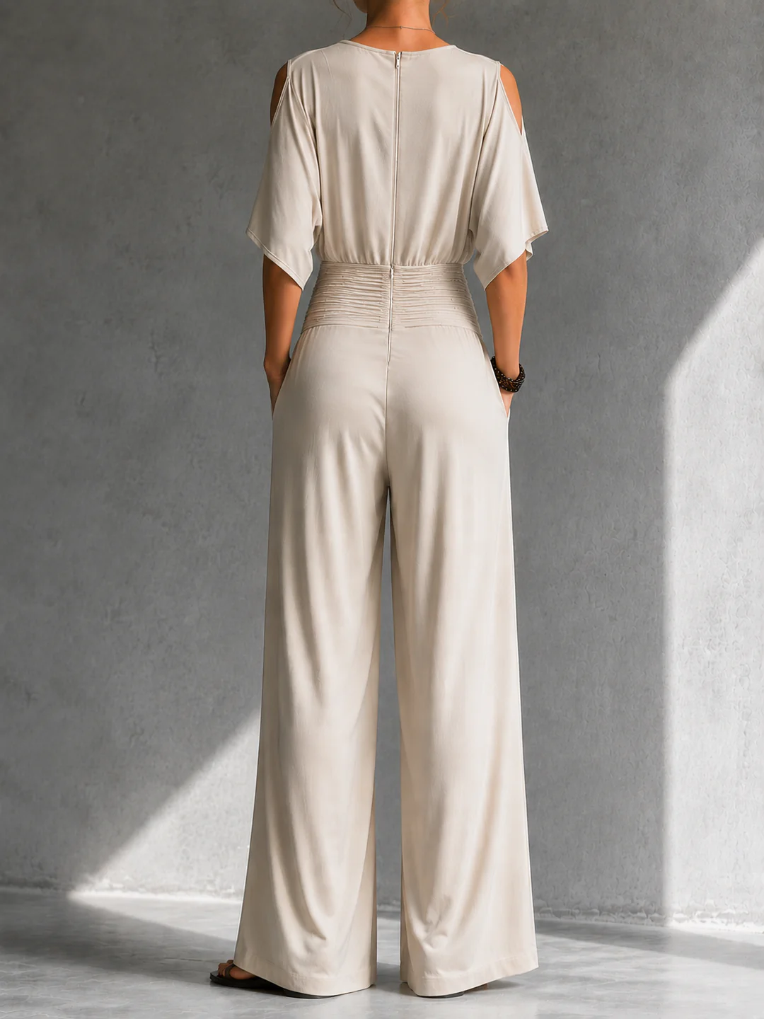 Cindy - Tuta Elegante con Spalle Aperte