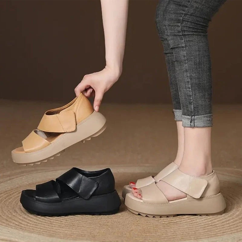 Maelle | Sandalo con chiusura in velcro e suola in gomma